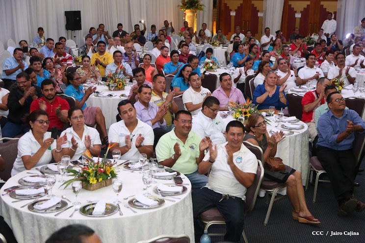 Presidente Daniel Ortega y Compa&ntilde;era Rosario Murillo con trabajadores y trabajadoras de Nicaragua